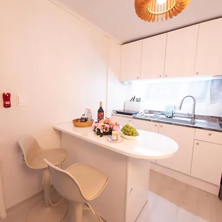 Cozy 2-Room Accommodation, 5 Minutes Walk From Hwagok Station, Close To Gimpo Airport, Hongdae, And Kbs Arena Seoul Exterior photo